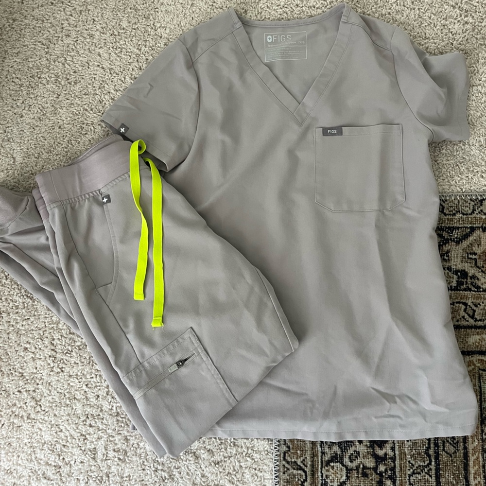FIGS Scrub set in Slate xxs